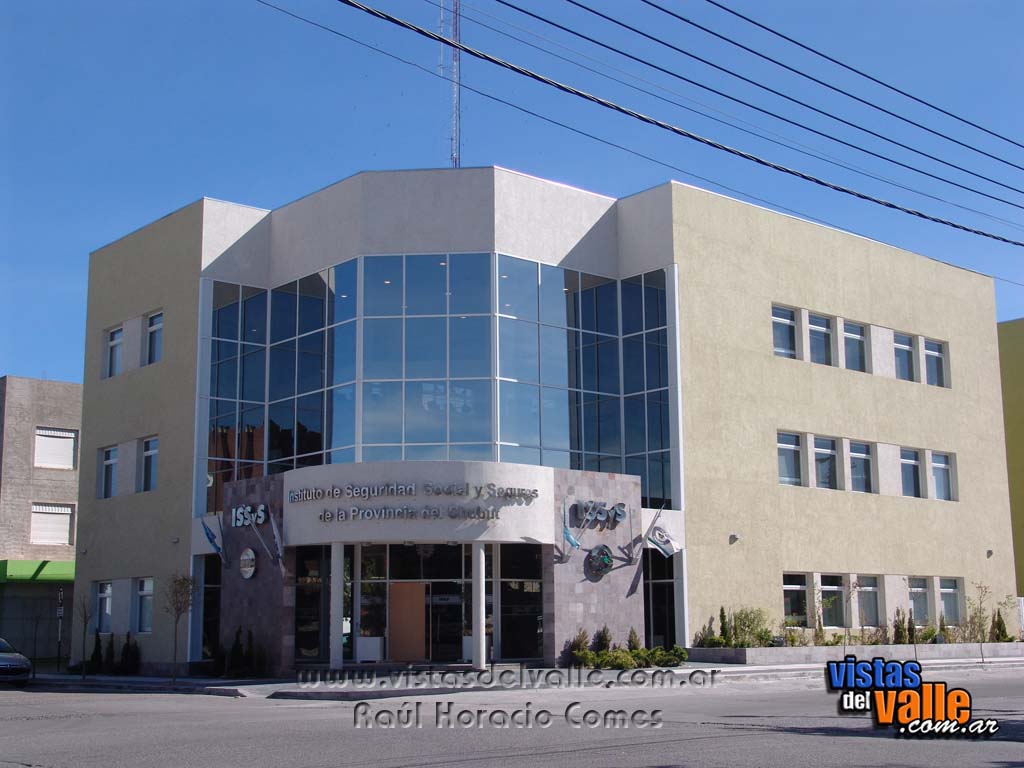 Flamante edificio del Intituto de Seguridad Social y Seguros